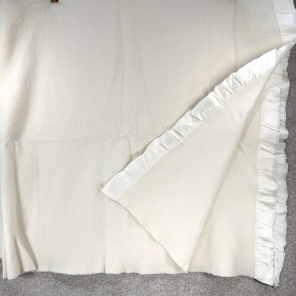 Tennessee Woolen Mills Cream Wool Blanket Satin Trim 81x78